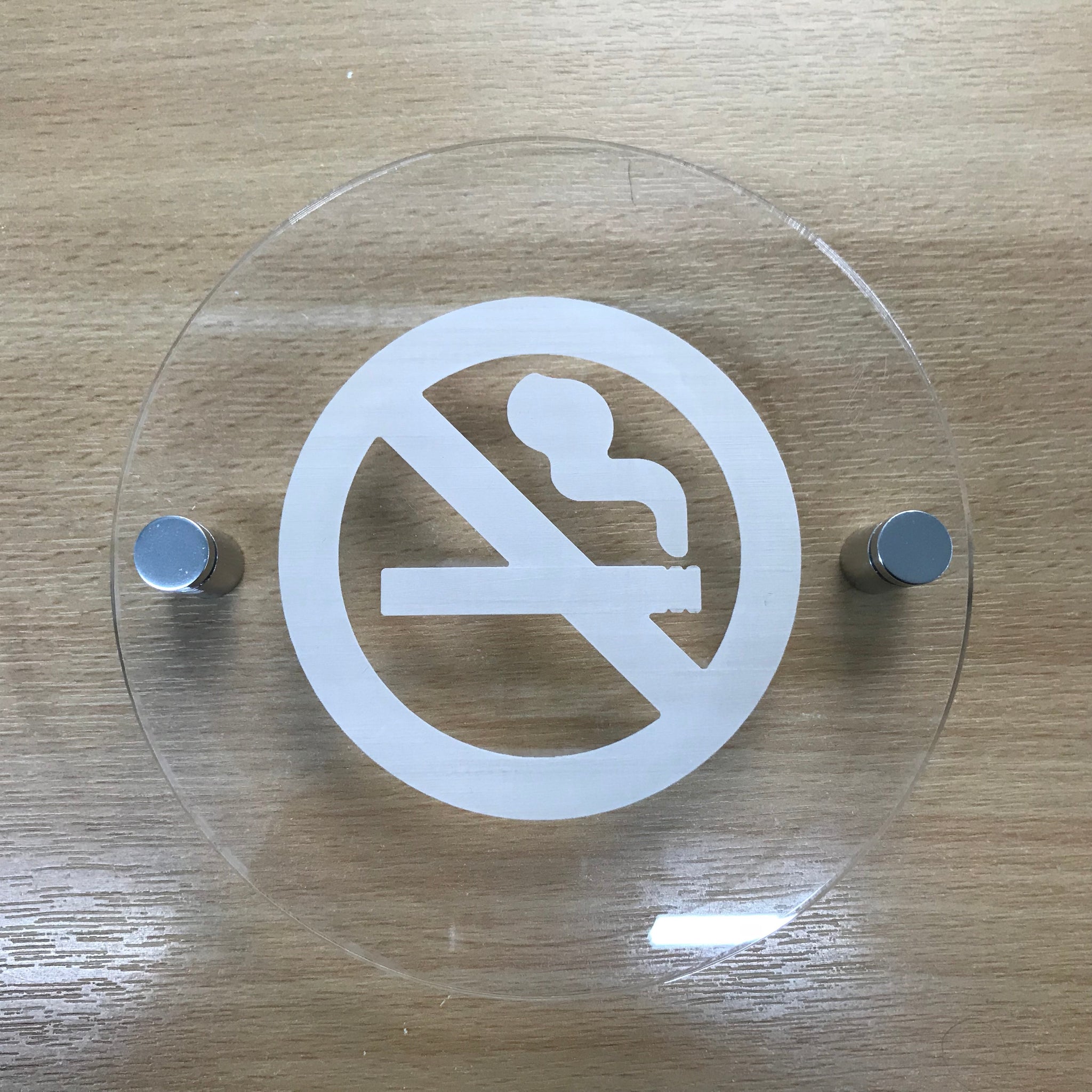 Round Engraved No-Smoking Sign - Clear Gloss Finish